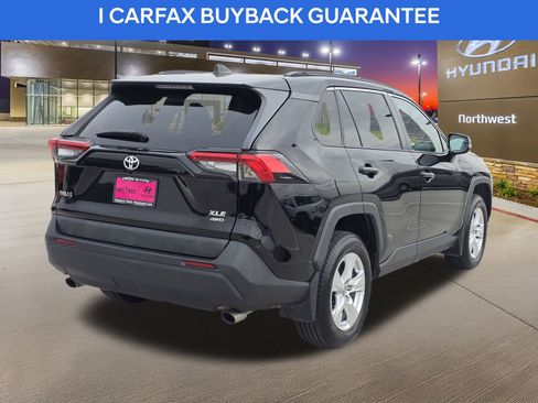 Used 2020 Toyota RAV4 XLE w/ Carpet Mat Package image 7