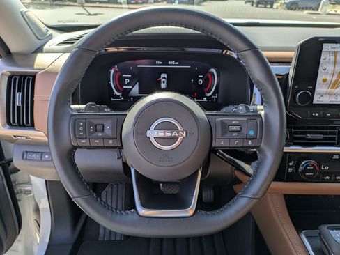 Used 2024 Nissan Pathfinder Platinum FWD image 16
