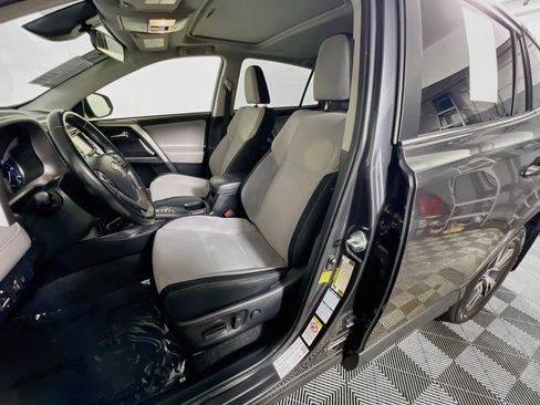 Used 2018 Toyota RAV4 XLE AWD/4WD image 15