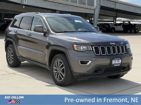 Used 2019 Jeep Grand Cherokee Laredo w/ Security & Convenience Group image 2