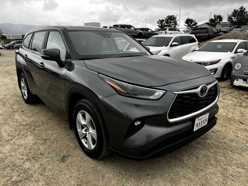 Used 2024 Toyota Highlander LE image 3