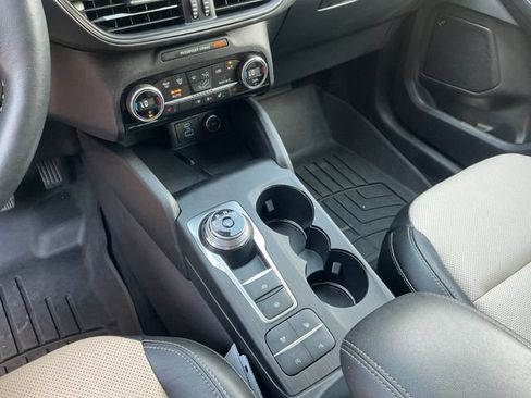 Used 2021 Ford Escape Titanium w/ Titanium Elite Package AWD/4WD image 18
