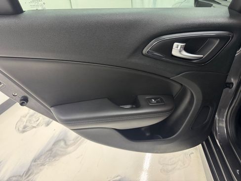 Used 2015 Chrysler 200 S FWD image 20