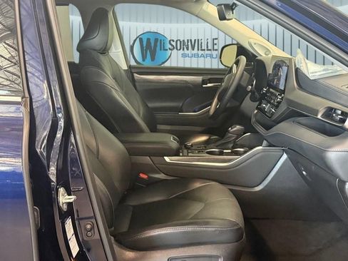 Used 2021 Toyota Highlander Limited AWD/4WD image 6