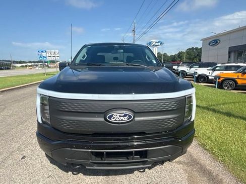 Used 2025 Ford F150 Lightning XLT AWD/4WD image 4