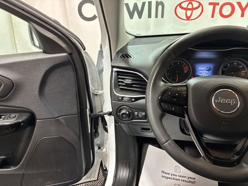 Used 2023 Jeep Cherokee Altitude Lux image 26