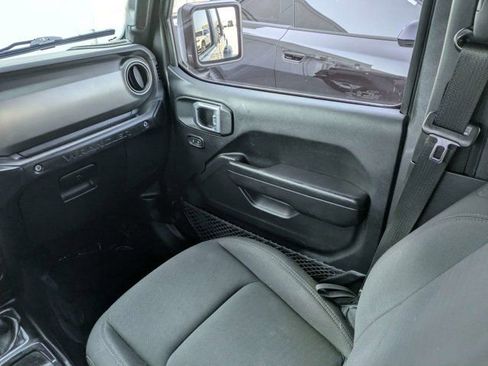 Used 2018 Jeep Wrangler Unlimited Sport S AWD/4WD image 17