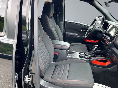 Certified 2025 Nissan Frontier PRO-4X w/ Pro Convenience Package AWD/4WD image 7