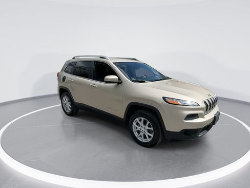 Used 2014 Jeep Cherokee Latitude AWD/4WD image 25