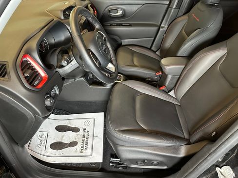 Used 2023 Jeep Renegade Trailhawk w/ Trailhawk Elite Group image 21