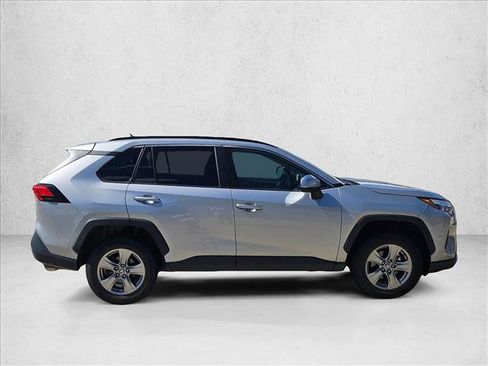 Used 2024 Toyota RAV4 XLE AWD/4WD image 4