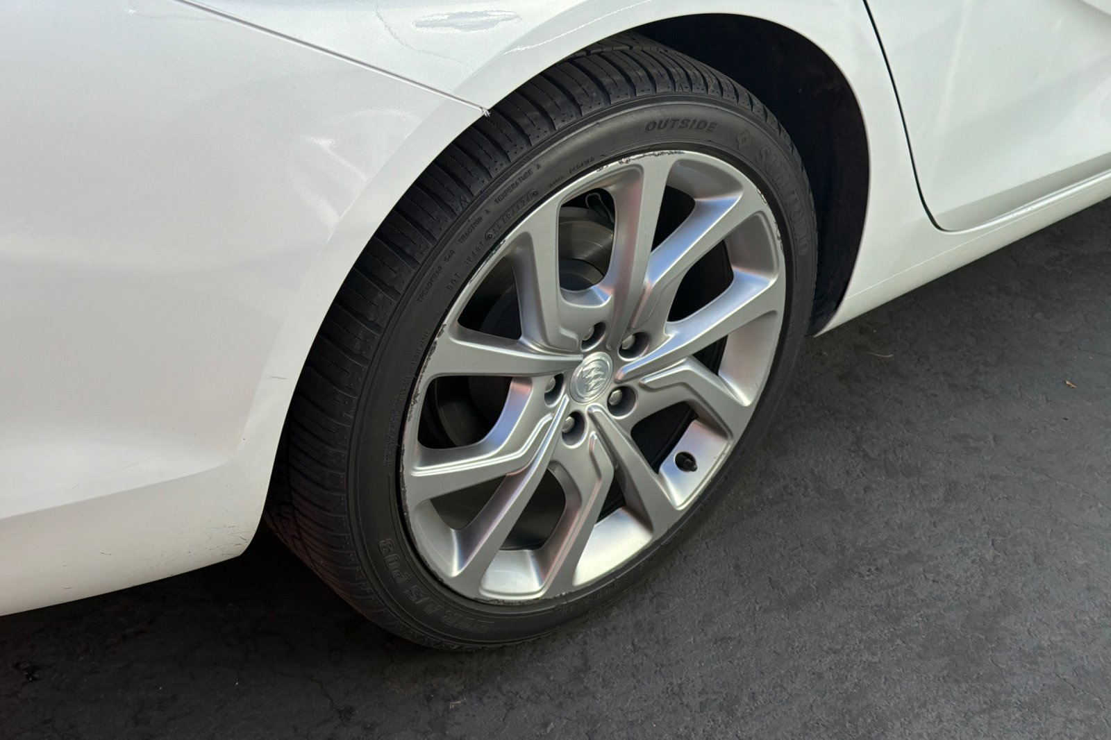 Used 2020 Buick Regal Avenir w/ Driver Confidence Package II FWD image 4