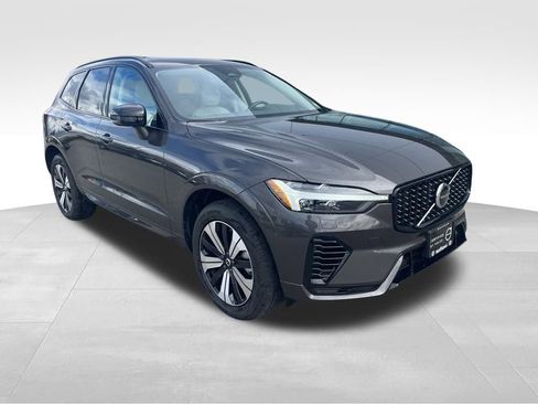 Certified 2025 Volvo XC60 T8 Core w/ Climate Package image 9