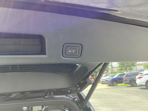 Used 2026 GMC Acadia Elevation w/ Elevation Premium Package FWD image 16