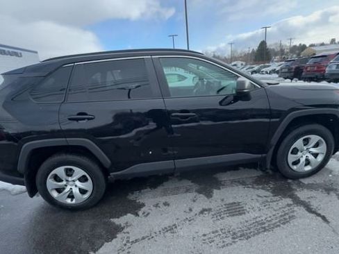 Used 2021 Toyota RAV4 LE image 9