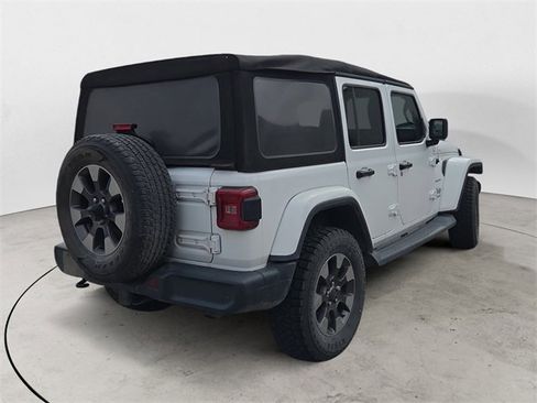 Used 2018 Jeep Wrangler Unlimited Sahara image 5