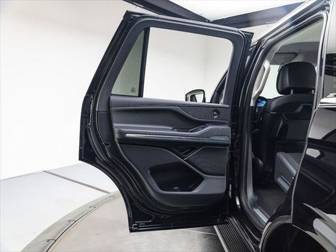 New 2027 Lincoln Navigator Premiere RWD image 24