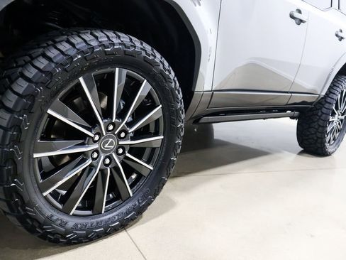 Used 2026 Lexus GX 550 w/ Accessory Package (2T) image 22