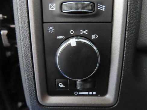 Used 2019 RAM 1500 Tradesman image 16