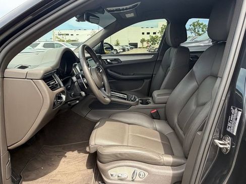Used 2023 Porsche Macan AWD/4WD image 10
