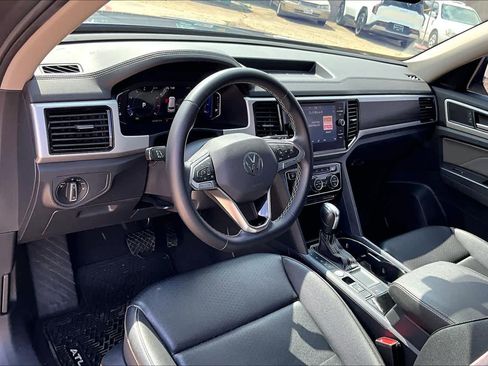 Used 2023 Volkswagen Atlas SE w/ Panoramic Sunroof Package image 17