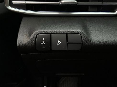 Used 2025 Hyundai Elantra SEL image 22