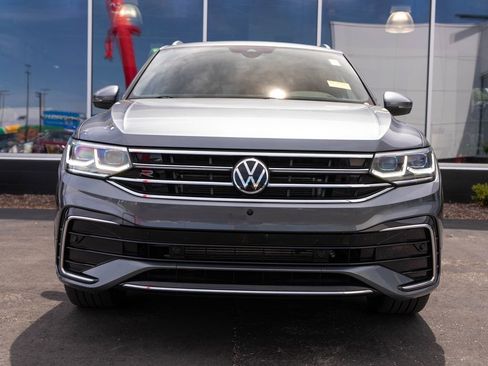 Used 2022 Volkswagen Tiguan SEL R-Line AWD/4WD image 2