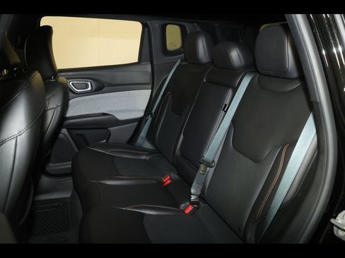 Used 2023 Jeep Compass Latitude AWD/4WD image 28