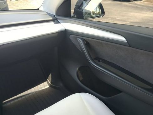 Used 2024 Tesla Model Y Long Range AWD/4WD image 20
