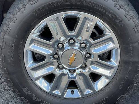 Used 2024 Chevrolet Silverado 2500 High Country w/ High Country Premium Package AWD/4WD image 7