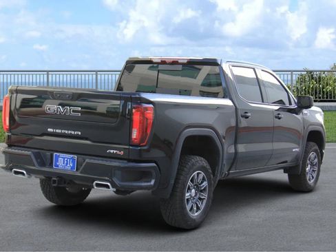 Used 2024 GMC Sierra 1500 AT4 w/ Technology Package AWD/4WD image 5