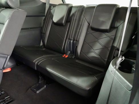 Used 2024 Volkswagen Atlas SE image 30