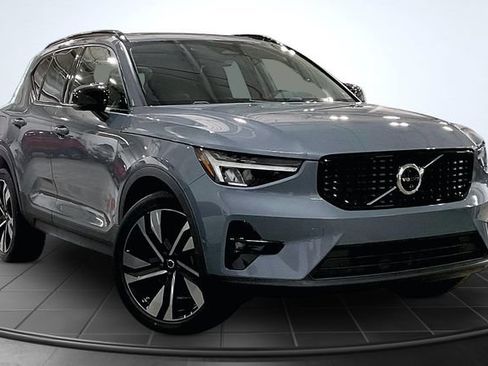 Certified 2023 Volvo XC40 B5 Plus w/ Driver Assist Package AWD/4WD image 15