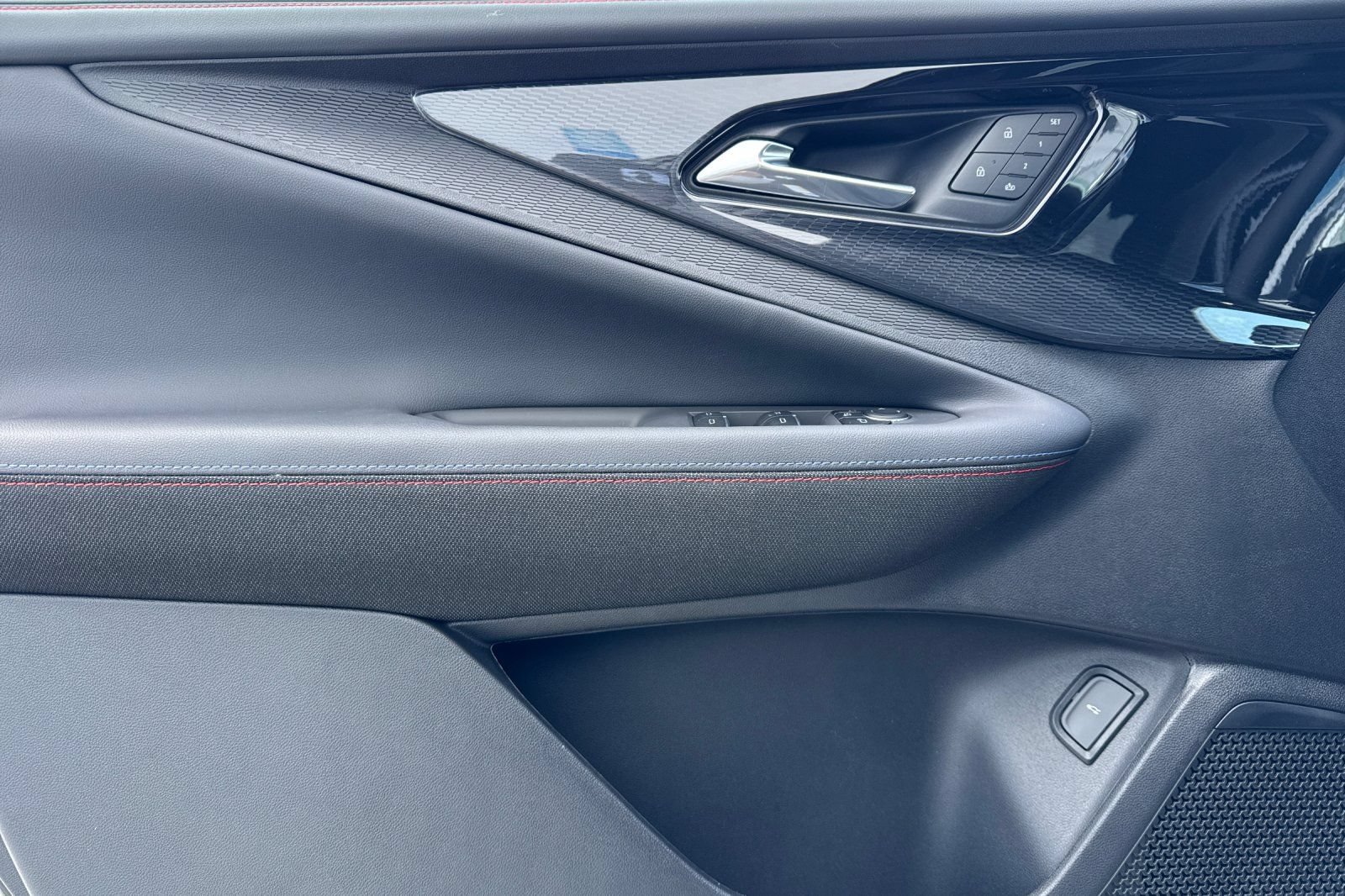 New 2025 Chevrolet Blazer EV RS AWD/4WD image 11