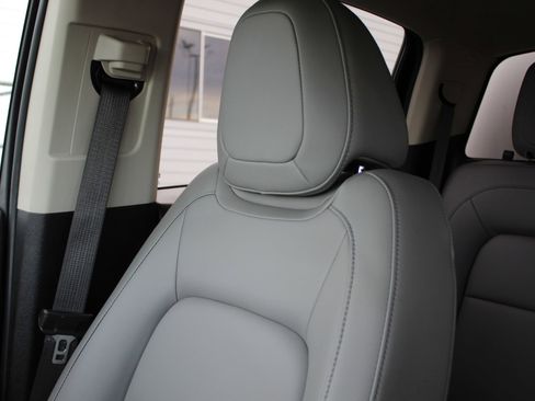 Used 2022 Chevrolet Colorado W/T image 34