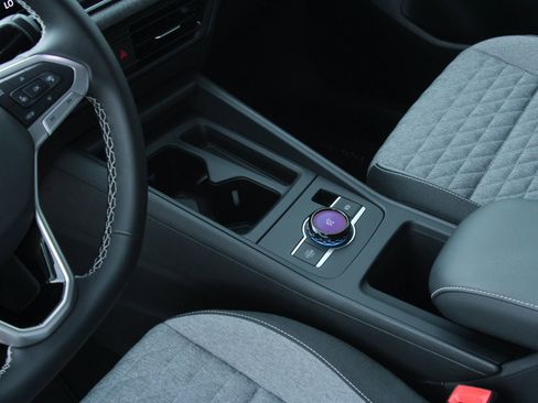 Certified 2025 Volkswagen Tiguan S image 10