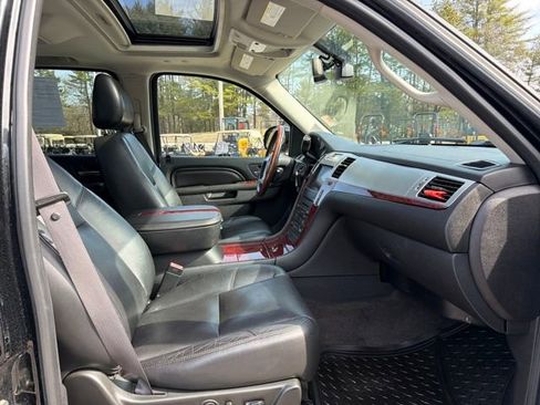 Used 2011 Cadillac Escalade EXT Luxury AWD/4WD image 28
