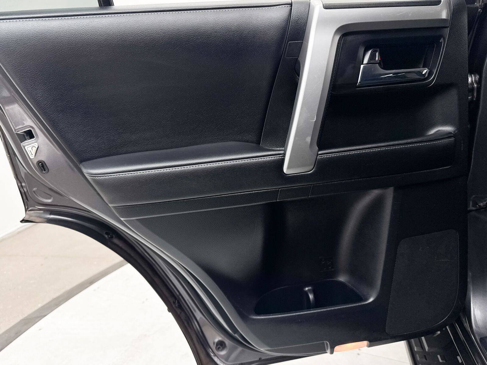 Used 2018 Toyota 4Runner SR5 AWD/4WD image 24