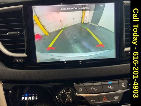 Used 2024 Chrysler Pacifica Touring-L image 15