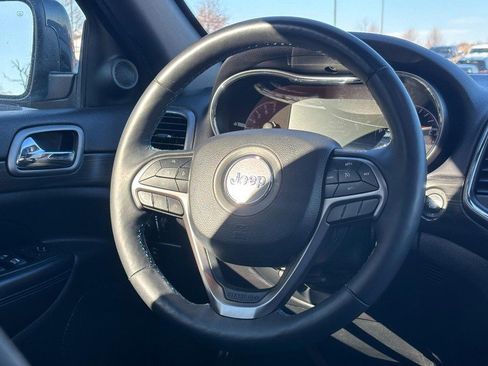 Used 2019 Jeep Grand Cherokee Laredo image 12