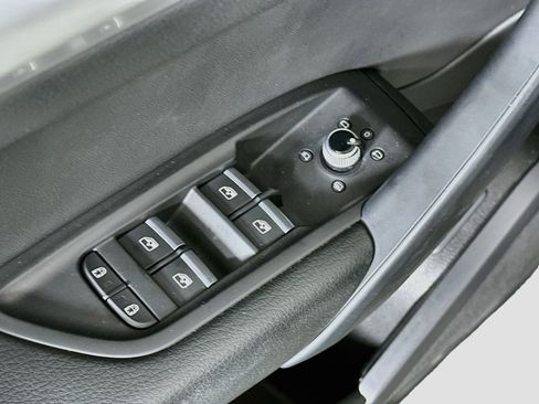 Used 2025 Audi Q5 2.0T Premium AWD/4WD image 15