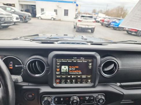 Used 2023 Jeep Wrangler Unlimited Sahara w/ Cold Weather Group AWD/4WD image 27