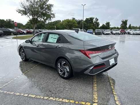 New 2025 Hyundai Elantra Limited image 12