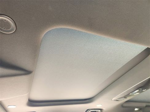 Used 2024 Land Rover Discovery Dynamic SE image 24