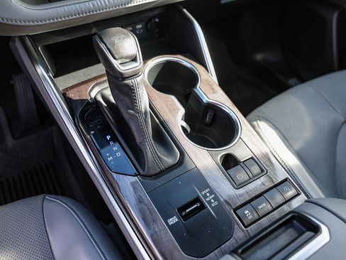 Used 2022 Toyota Highlander Limited image 20