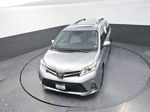 Used 2018 Toyota Sienna XLE FWD image 14