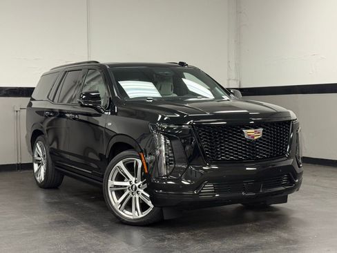 Used 2025 Cadillac Escalade Sport Platinum image 2