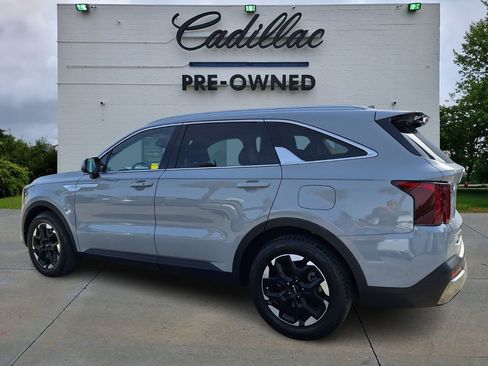 Used 2025 Kia Sorento S image 5