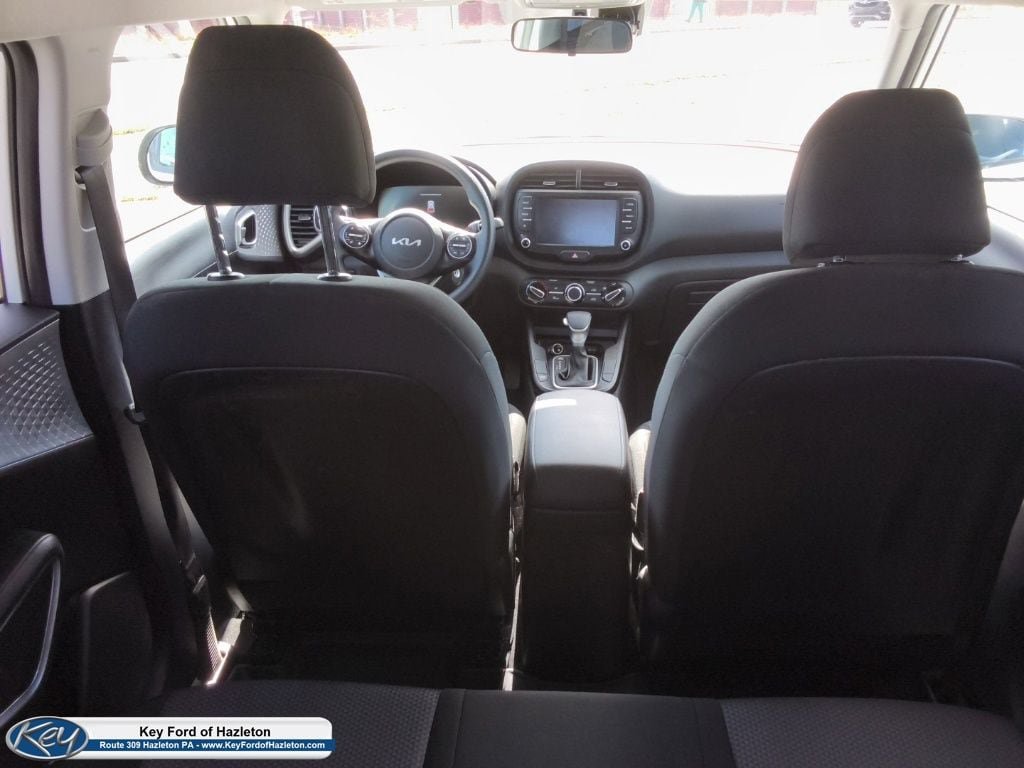 Used 2025 Kia Soul LX FWD image 14