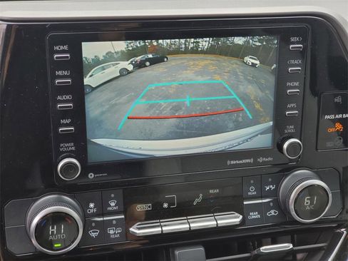 Used 2021 Toyota Highlander LE image 33